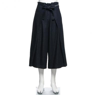 リボンつき長め丈キュロット